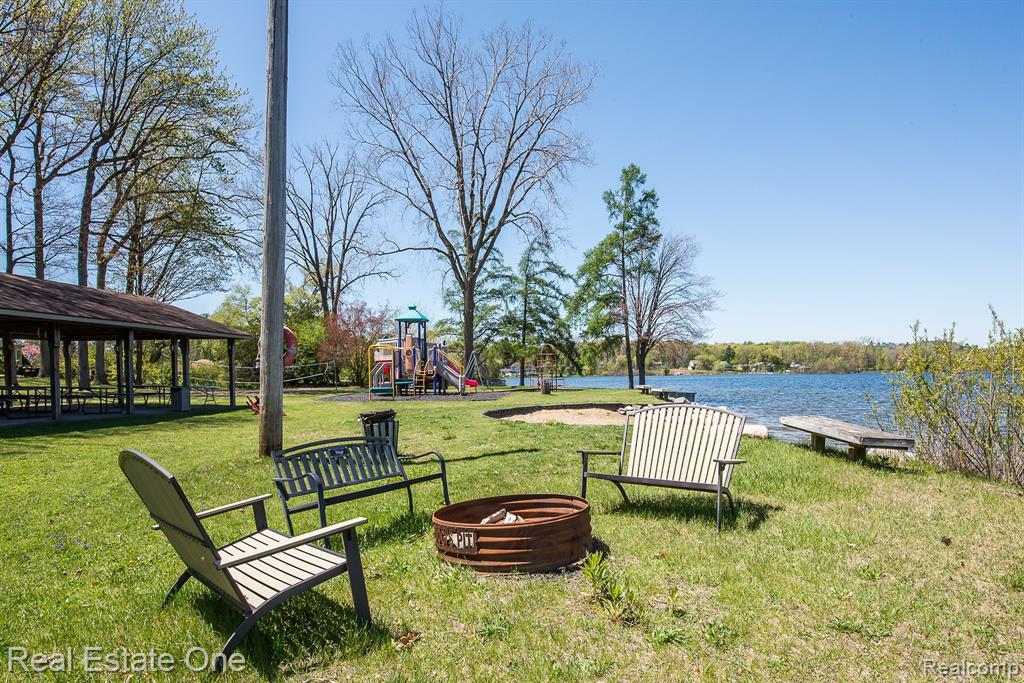 7311 BISCAYNE Court, White Lake, MI 48383 — Photo 46