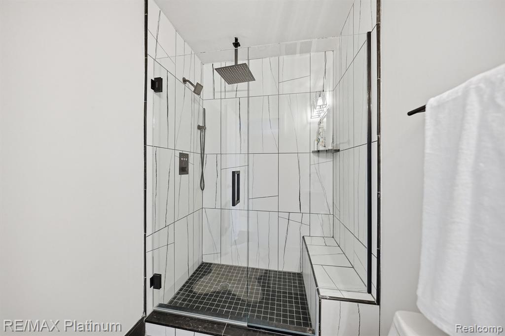 997 Thompson Shore Drive, Howell, MI 48843 — Photo 47