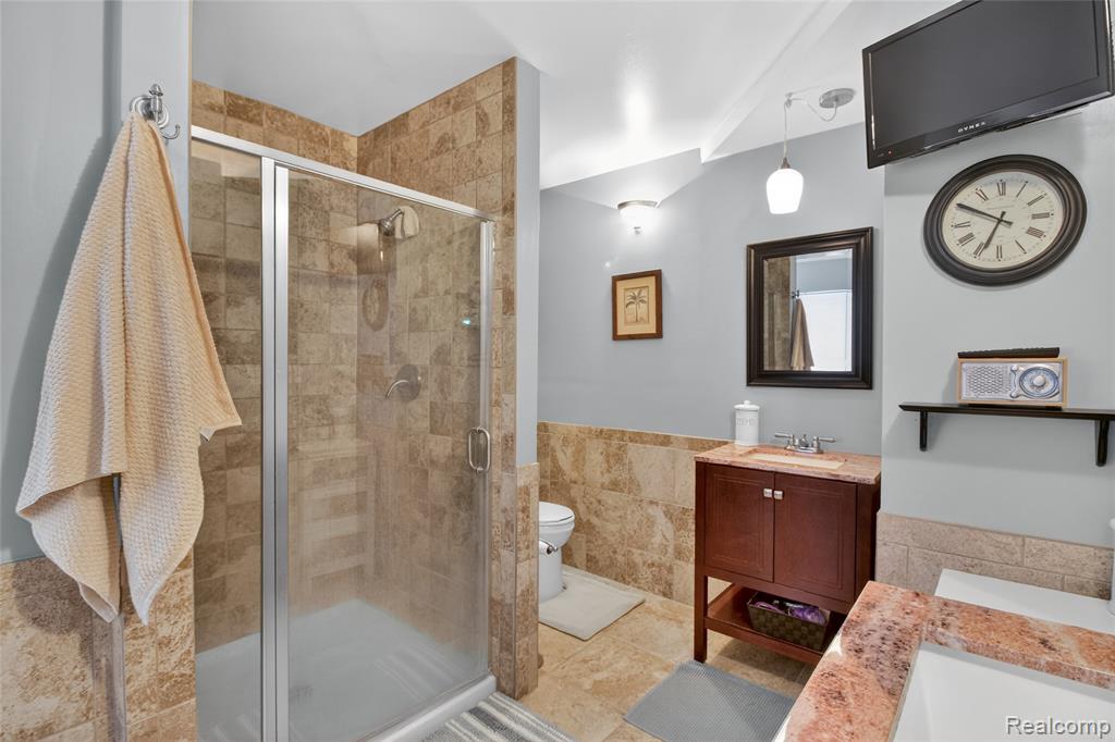 5148 Woodrun Court, West Bloomfield, MI 48323 — Photo 22