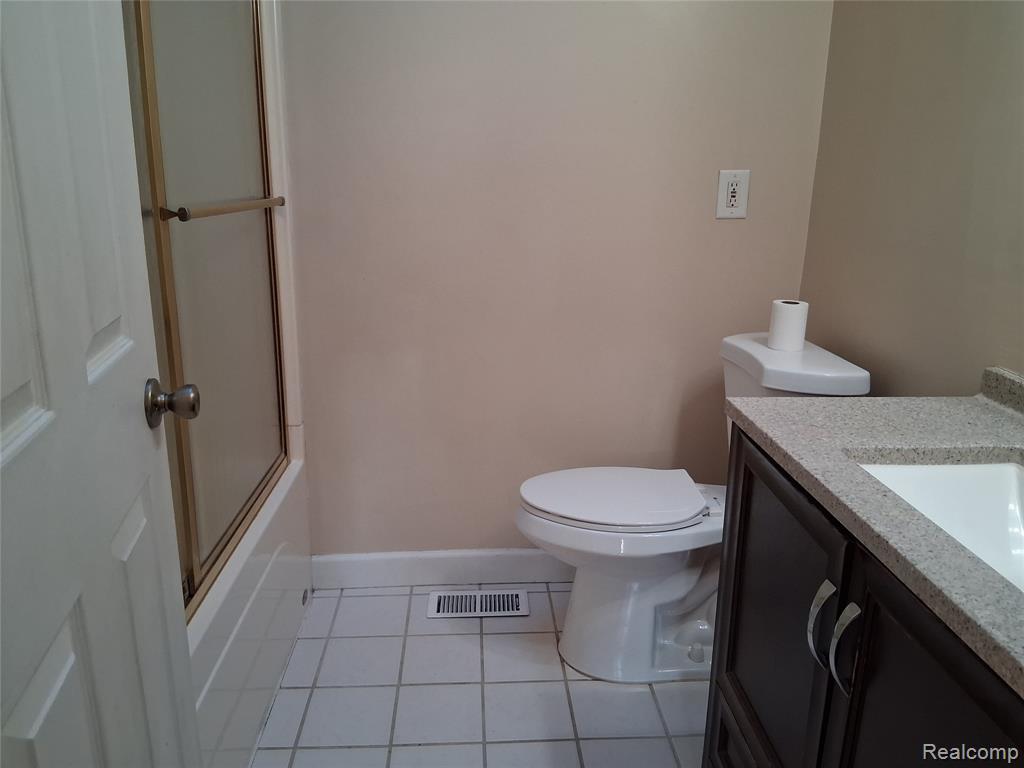 5097 Middleboro Road, Grand Blanc, MI 48439 — Photo 14