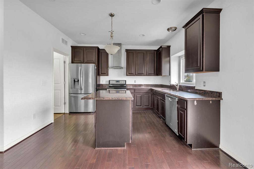 42088 Woodglen Drive, Novi, MI — Photo 15