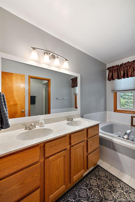 10161 LONGFORD Drive, South Lyon, MI 48178 — Photo 10