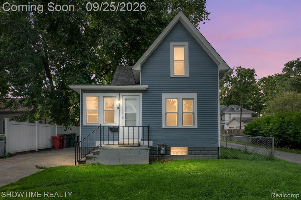 9 Hubbard Street, Mount Clemens, MI 48043