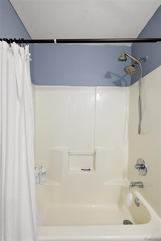 19208 W 11 Mile Road, Lathrup Village, MI 48076 — Photo 40