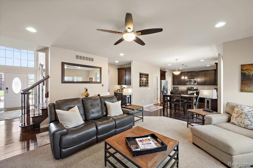 4366 S Lake Lane, Shelby Twp, MI 48316 — Photo 22