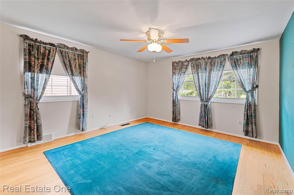 25574 Wilson Drive, Dearborn Heights, MI 48127 — Photo 38