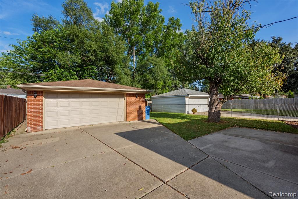 7486 Robindale Avenue, Dearborn Heights, MI 48127 — Photo 24