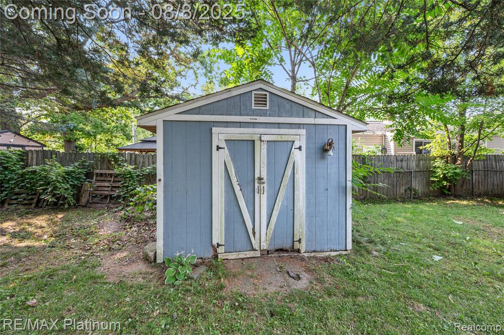 708 Elmwood Drive, Fenton, MI 48430 — Photo 34