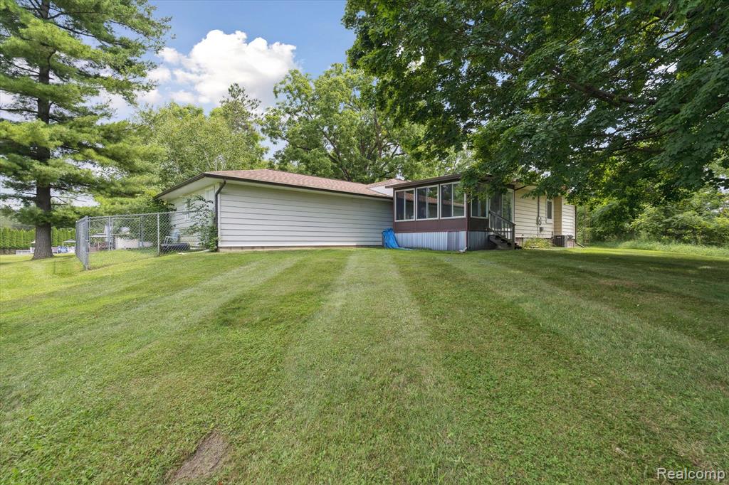 7467 McCandlish Road, Grand Blanc, MI 48439 — Photo 31