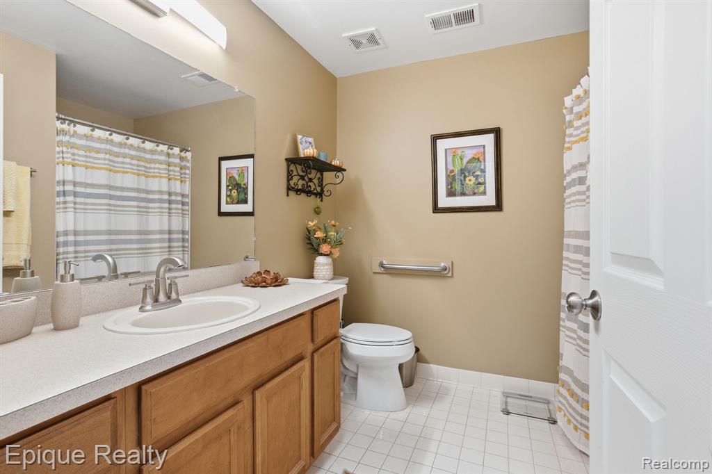 51848 Adler Park Drive E, 75, Chesterfield, MI — Photo 16