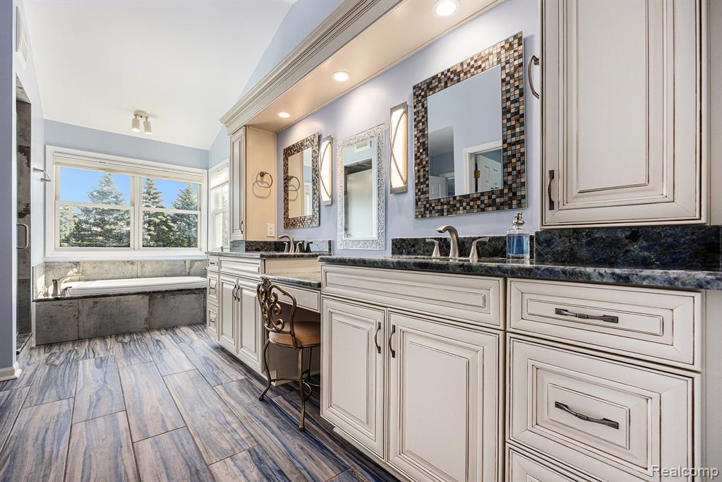 5686 Cherry Lane, West Bloomfield, MI 48324 — Photo 21