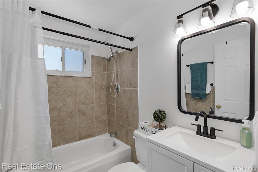 9535 Chamberlain Street, Romulus, MI 48174 — Photo 6