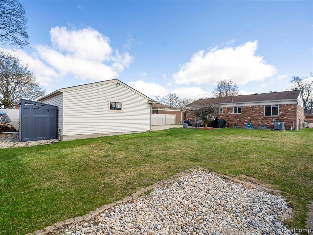 41845 EHRKE Drive, Clinton Twp, MI 48038 — Photo 11