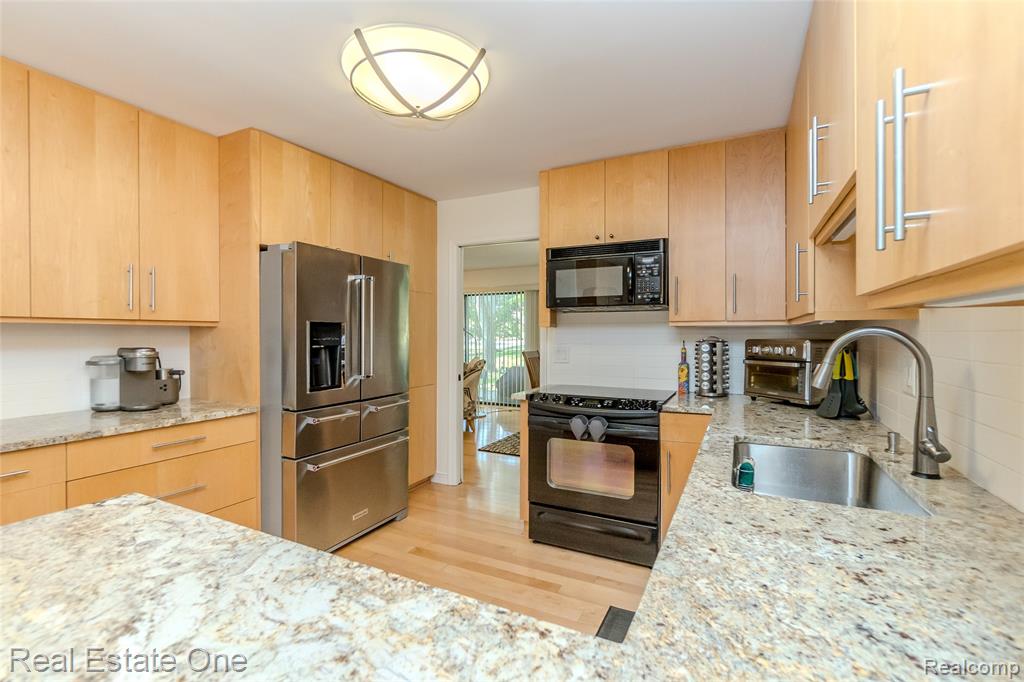 7308 Creek View Circle, West Bloomfield, MI — Photo 21