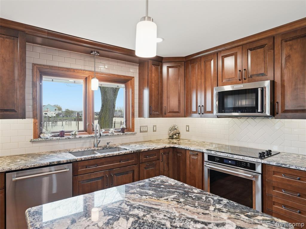 32160 S River Road, Harrison Township, MI — Photo 11
