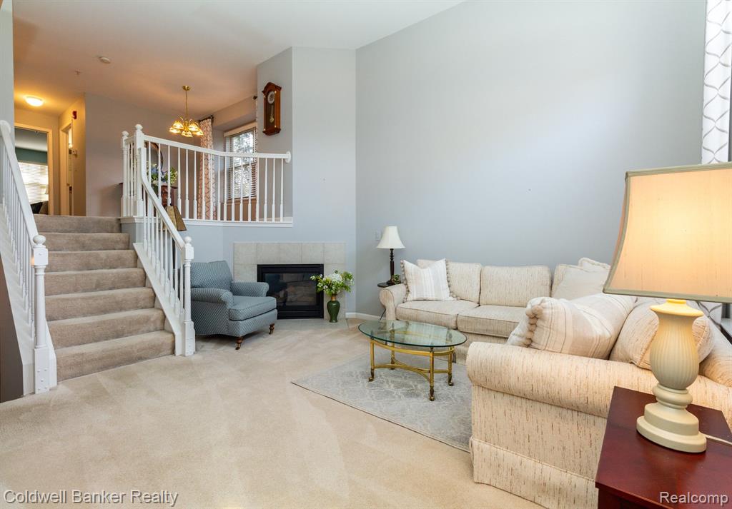 16962 FARMINGTON Road, Livonia, MI 48154 — Photo 8