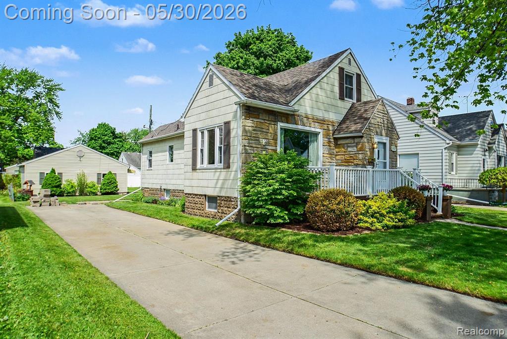 1427 21st Street, Port Huron, MI 48060 — Photo 2