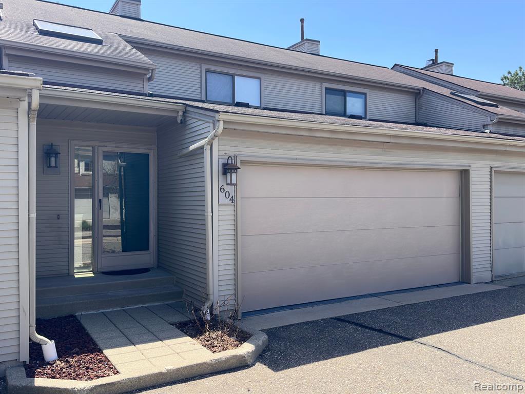 604 CHESHIRE Court, Rochester Hills, MI 48307 — Photo 2