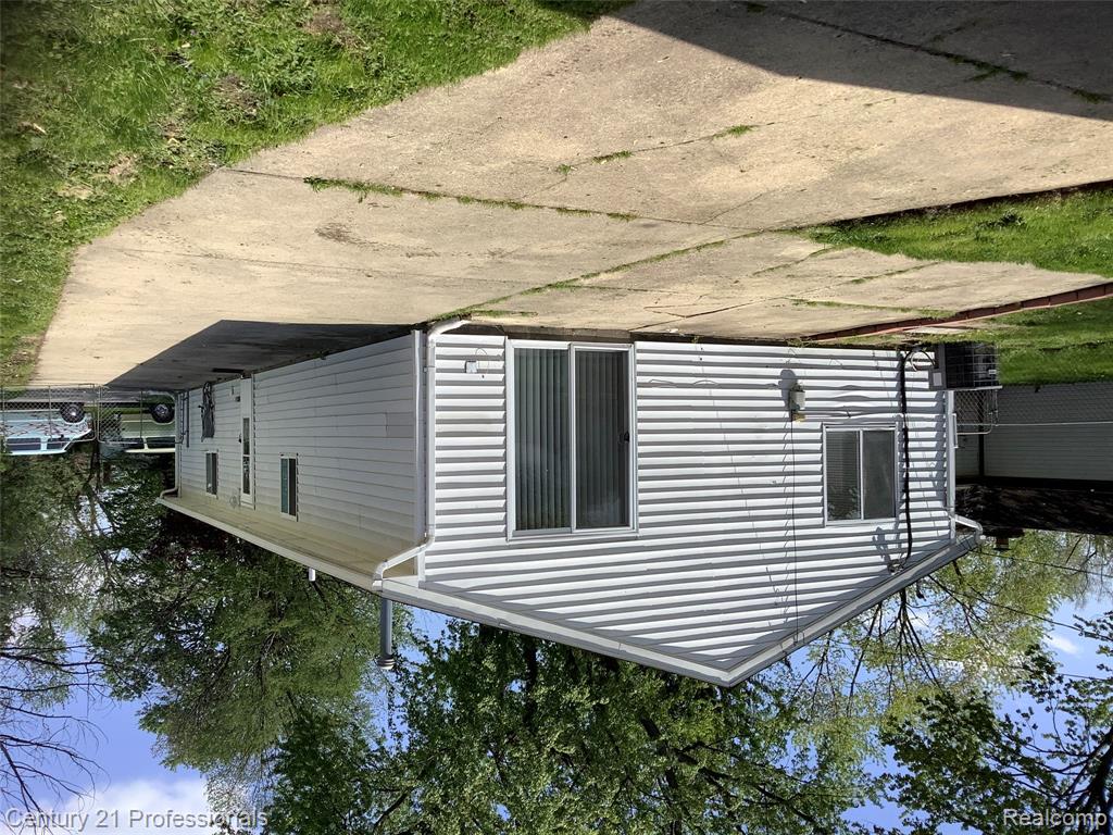 8468 Beatrice, Westland, MI — Photo 2