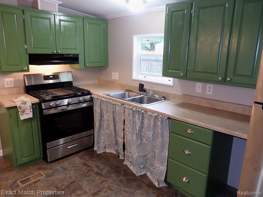 409 LAKEVIEW Street, Holly, MI 48442 — Photo 17
