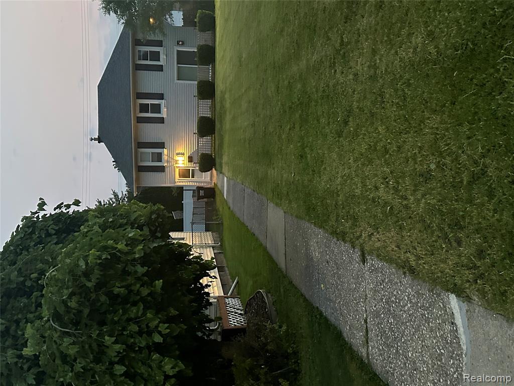 17788 Quarry St, Riverview, MI 48193 — Photo 4