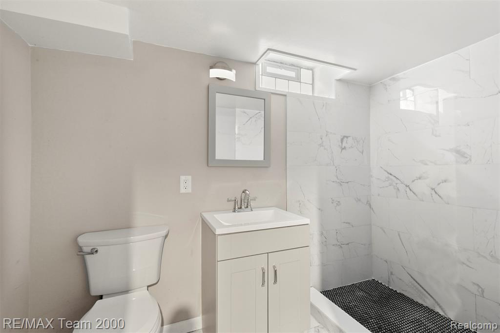 20602 Kenmore Avenue, Harper Woods, MI 48225 — Photo 22