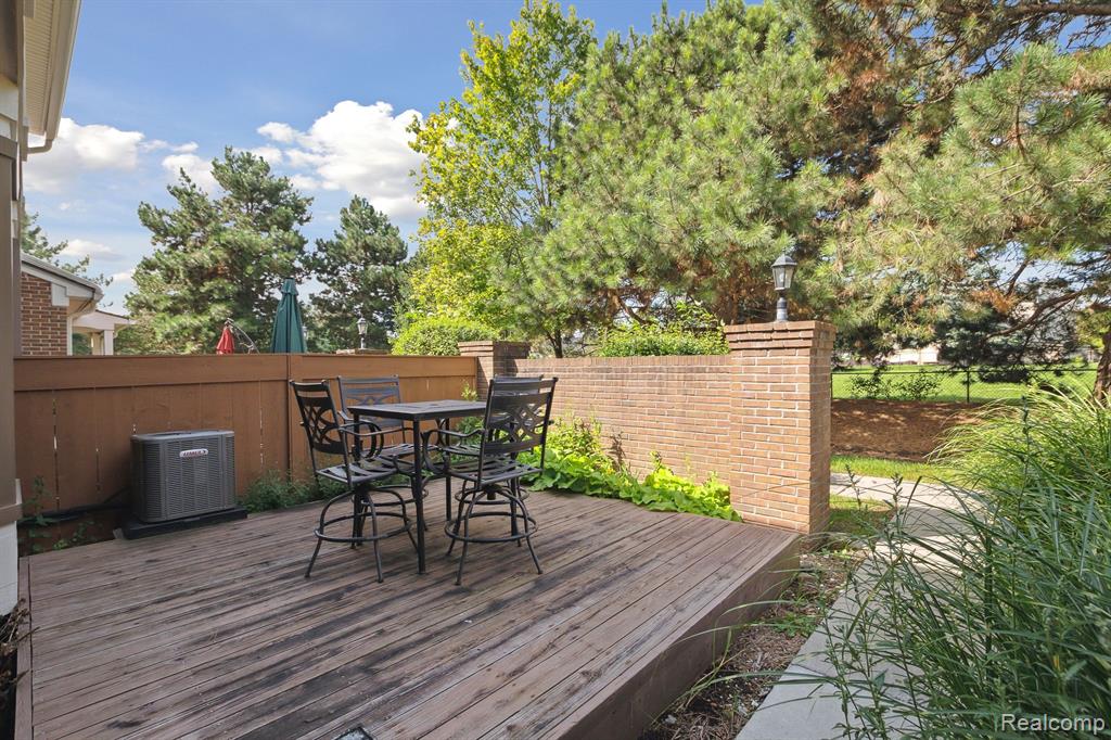 22040 EDGEWATER, Novi, MI — Photo 9