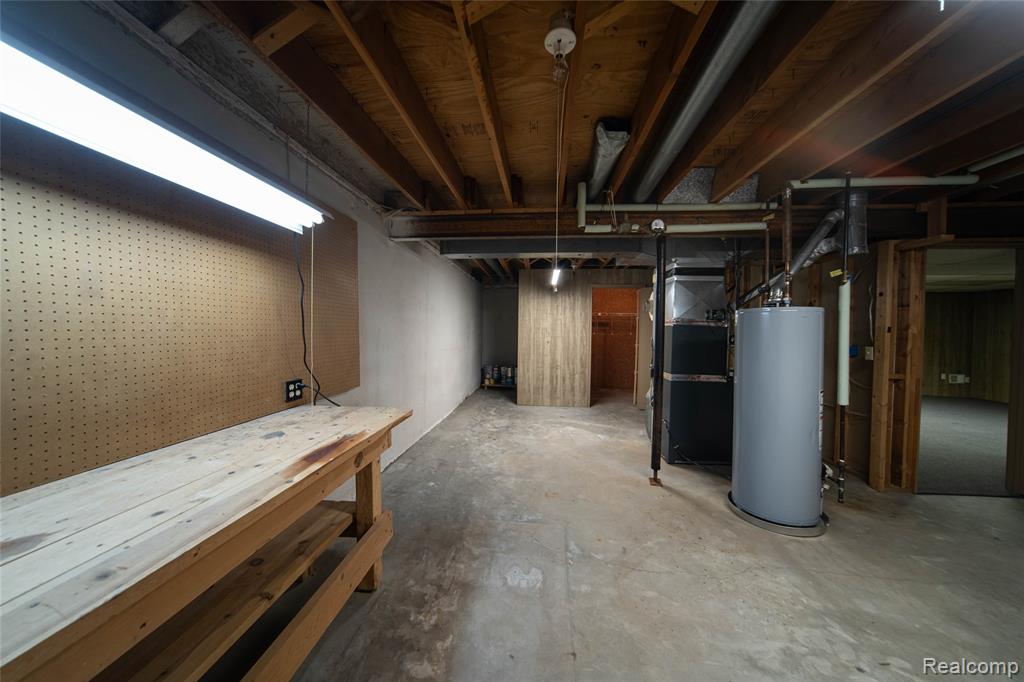 7080 Elmhurst, West Bloomfield, MI — Photo 21
