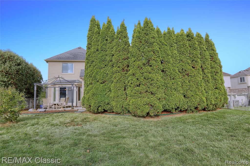 43274 Hillsboro Drive, Clinton Twp, MI 48038 — Photo 35