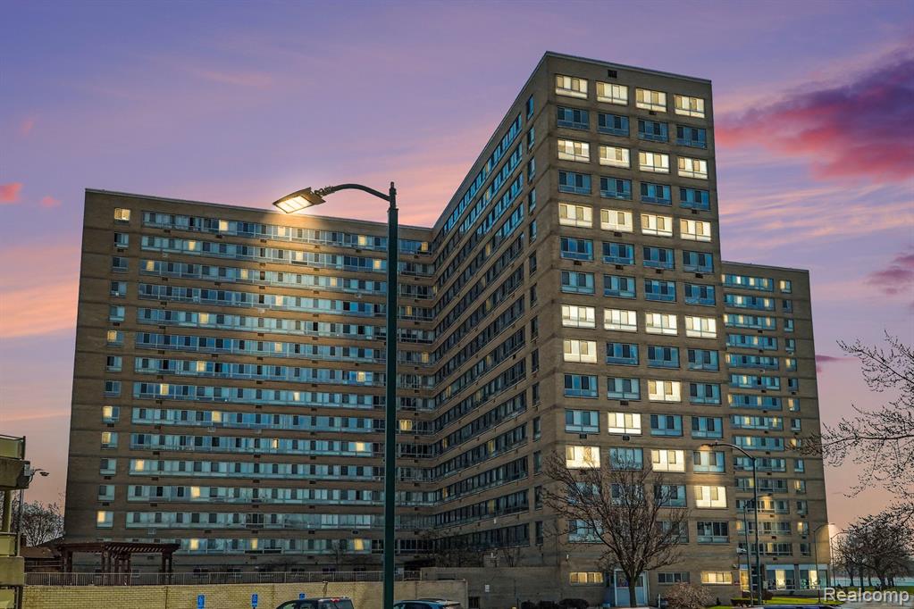 8900 E Jefferson Avenue, 729, Detroit, MI 48214