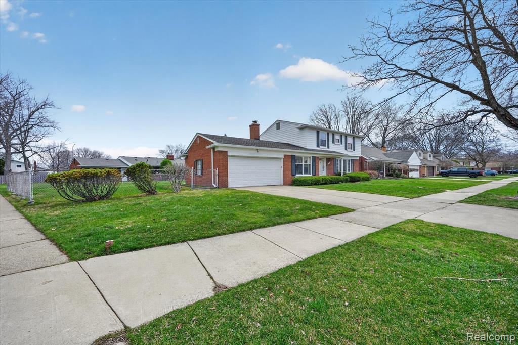 21520 Goethe Ave, Grosse Pointe Woods, MI 48236 — Photo 2
