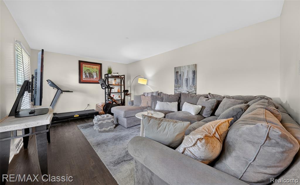 6638 Woodbank Drive, Bloomfield Hills, MI 48301 — Photo 9