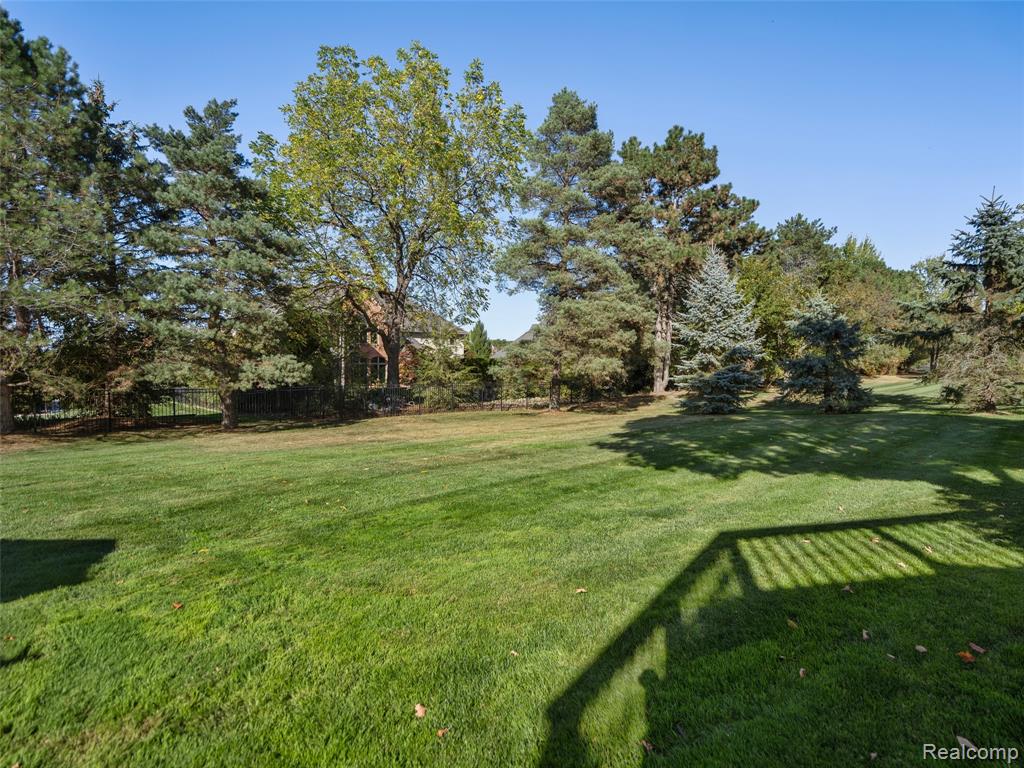 5724 Murfield Drive, Rochester, MI 48306 — Photo 25