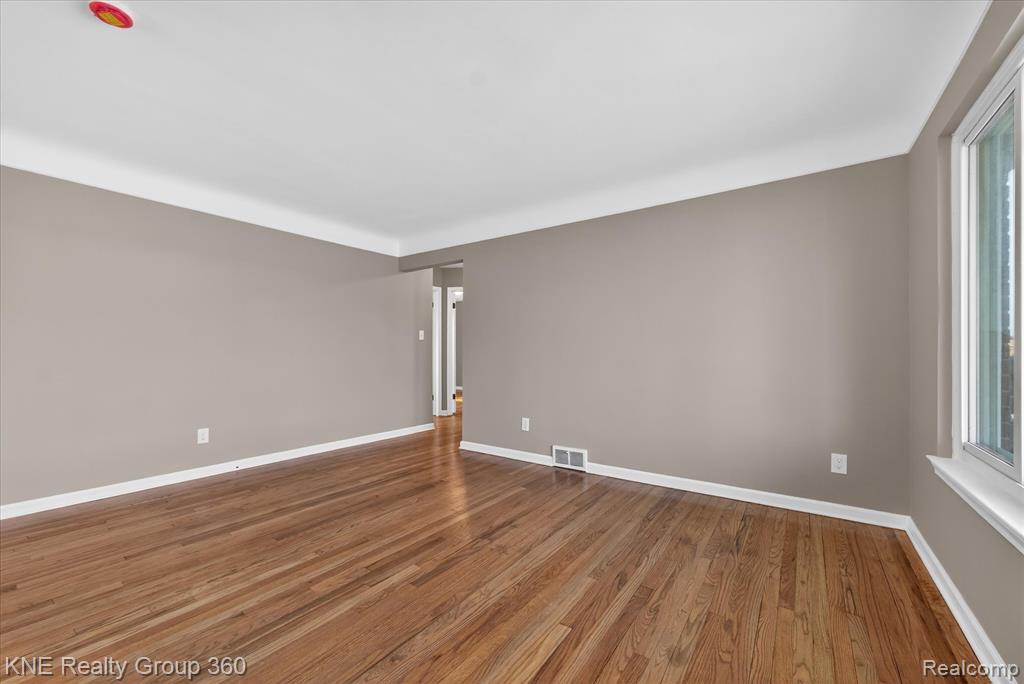 11214 Mae Avenue, Warren, MI 48089 — Photo 4