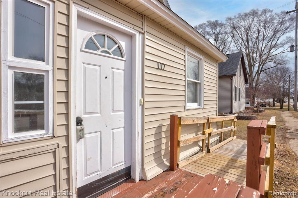 117 S IRVING Street, St. Charles, MI 48655 — Photo 4