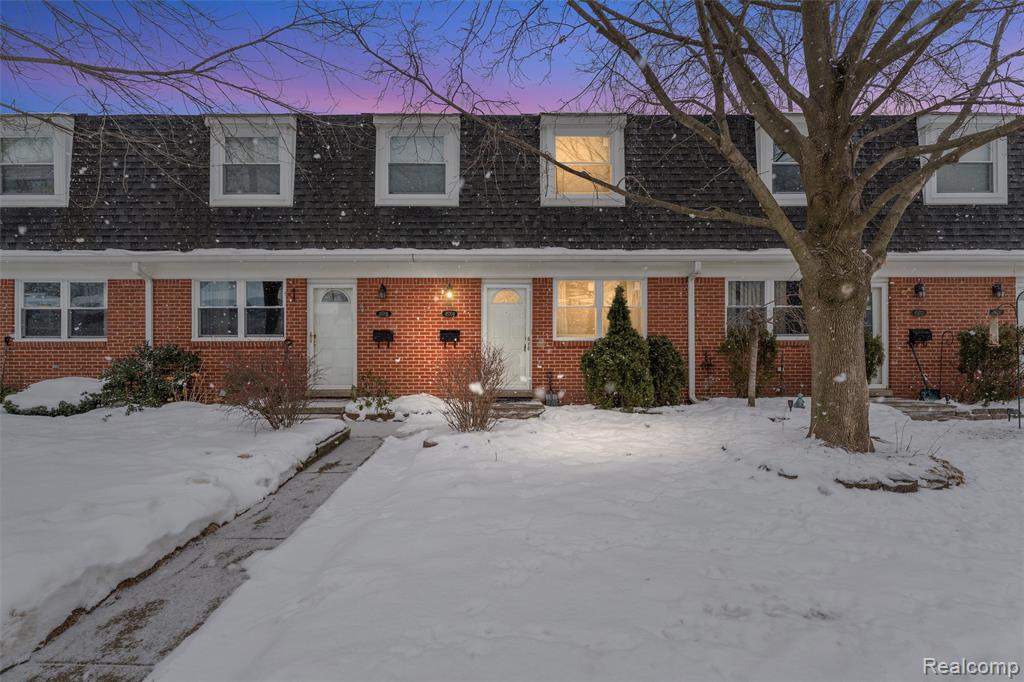 45704 Kensington St, Utica, MI 48317 — front exterior
