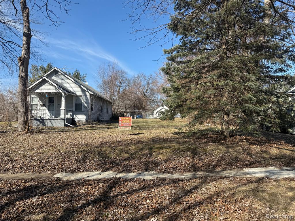 679 E BEVERLY Avenue, Pontiac, MI 48340 — front exterior