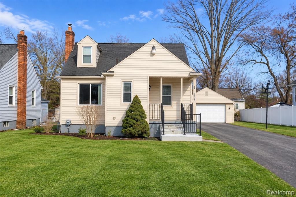 19490 Goldwin Street, Southfield, MI 48075