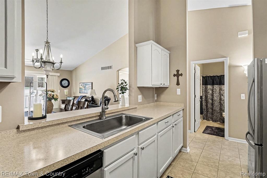 7241 Kings Way, Flushing, MI 48433 — Photo 11