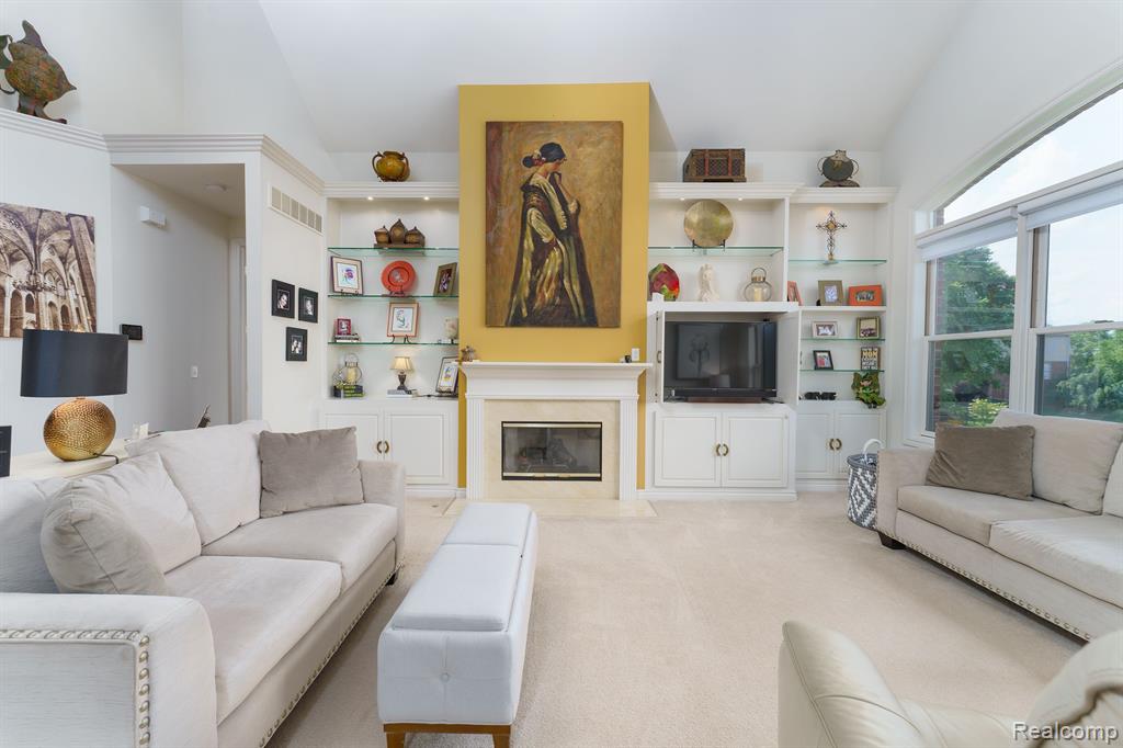 10769 CLIFFVIEW Drive, South Lyon, MI 48178 — Photo 10