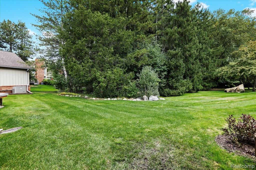 24066 Bingham Pointe Drive, 11, Bingham Farms, MI 48025 — Photo 30