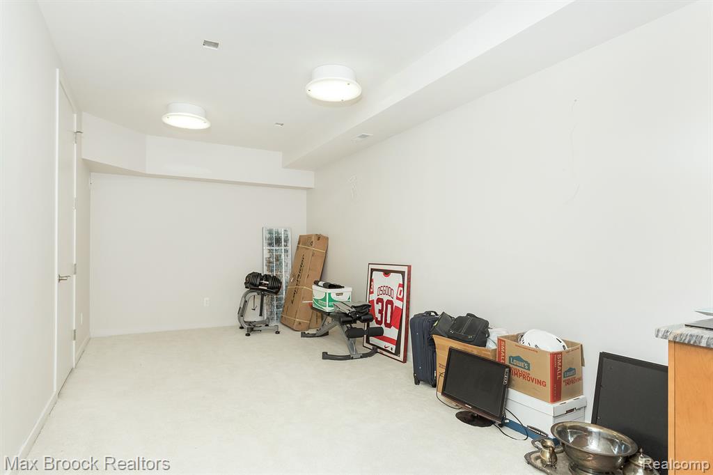 5681 SHORE Drive, Orchard Lake Village, MI 48324 — Photo 57