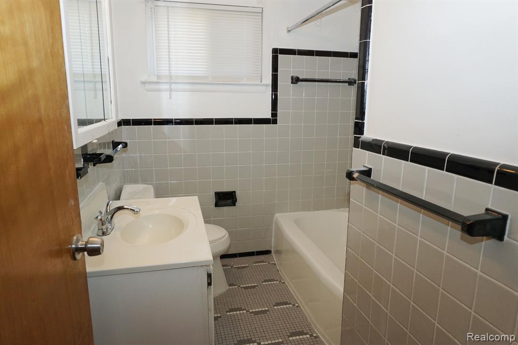 8842 Dale, Redford, MI 48239 — Photo 7