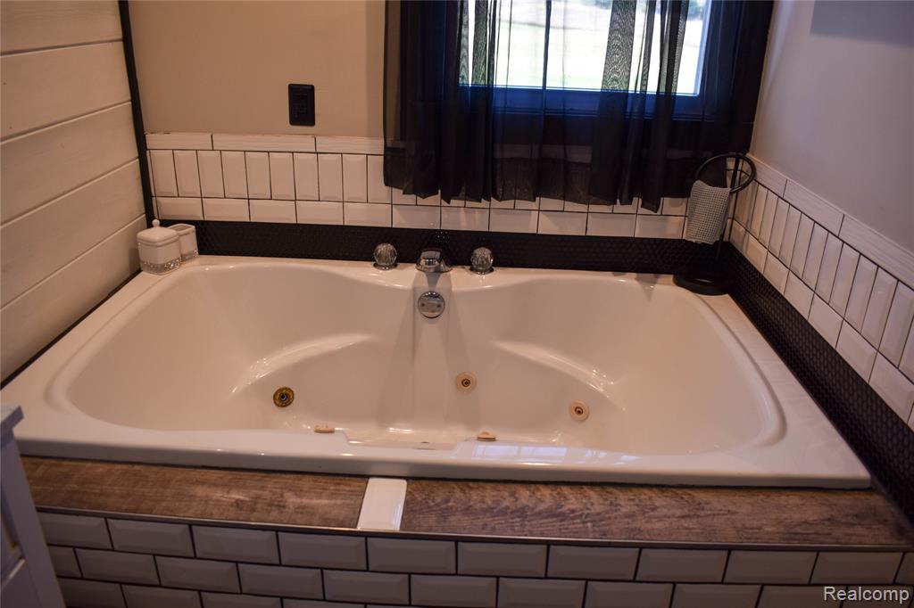4380 Dale Drive, Highland, MI — Photo 21
