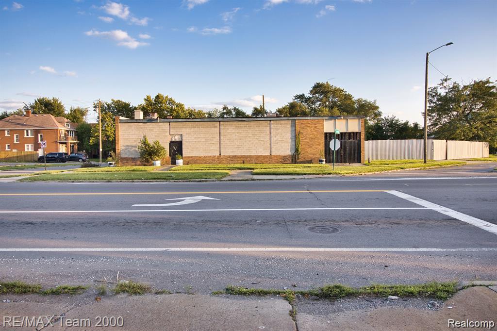 8401 W Chicago, Detroit, MI 48204 — front exterior
