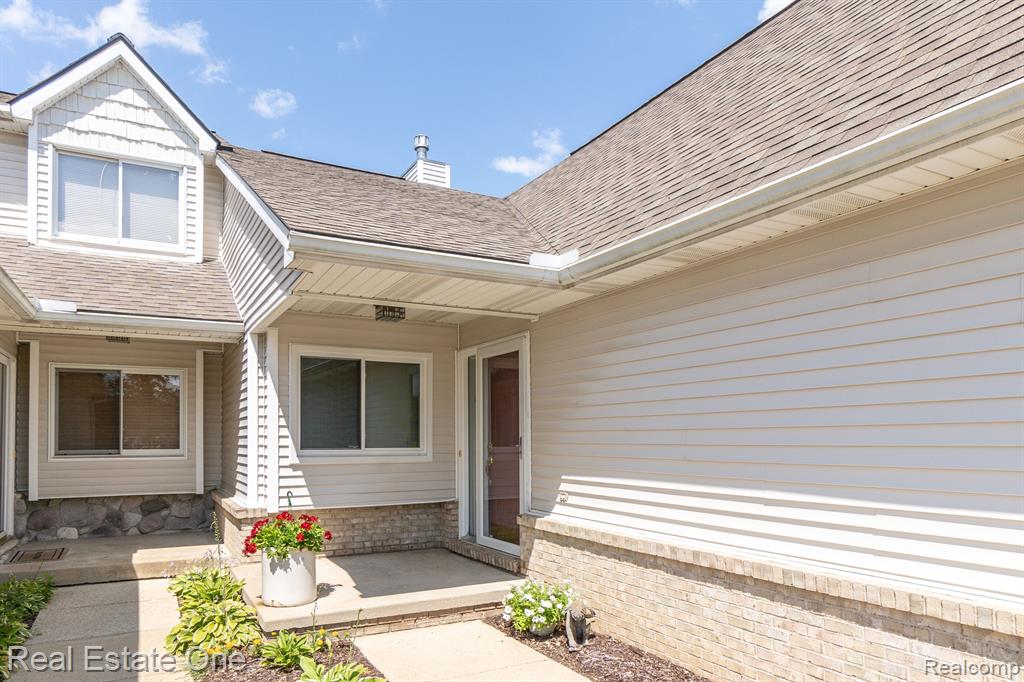 61024 Evergreen Court, 23, South Lyon, MI 48178 — Photo 2