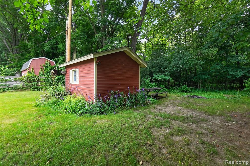 2356 Pineview Court, Flushing, MI 48433 — Photo 42