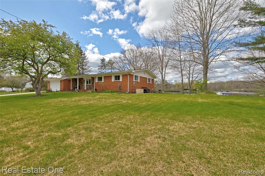327 Coats Road, Lake Orion, MI 48362 — Photo 5