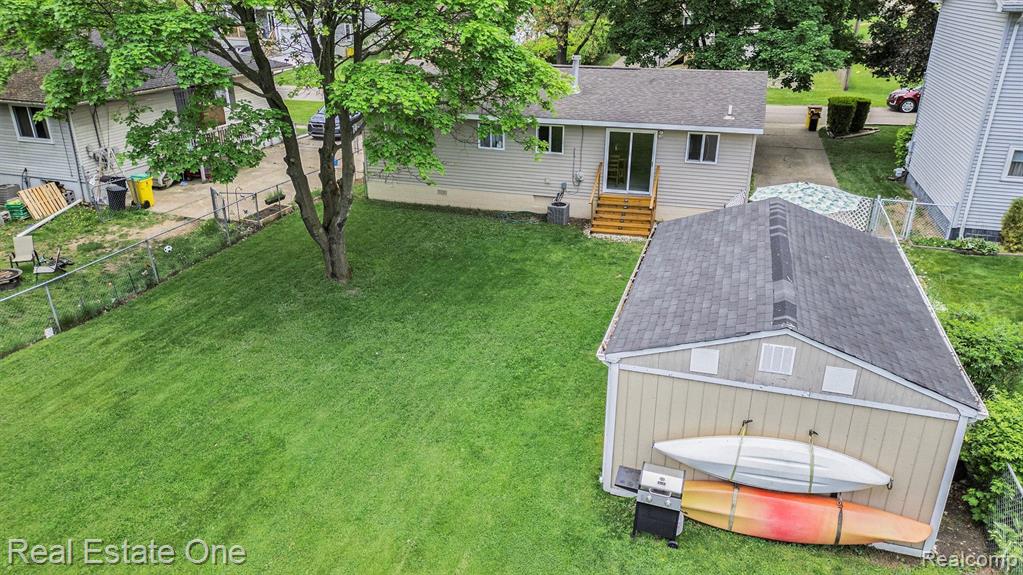 44080 DAVIS, Utica, MI 48317 — Photo 23