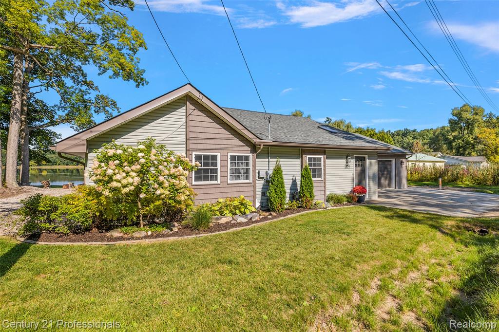 2679 Lakeview Drive, Ortonville, MI 48462 — Photo 55